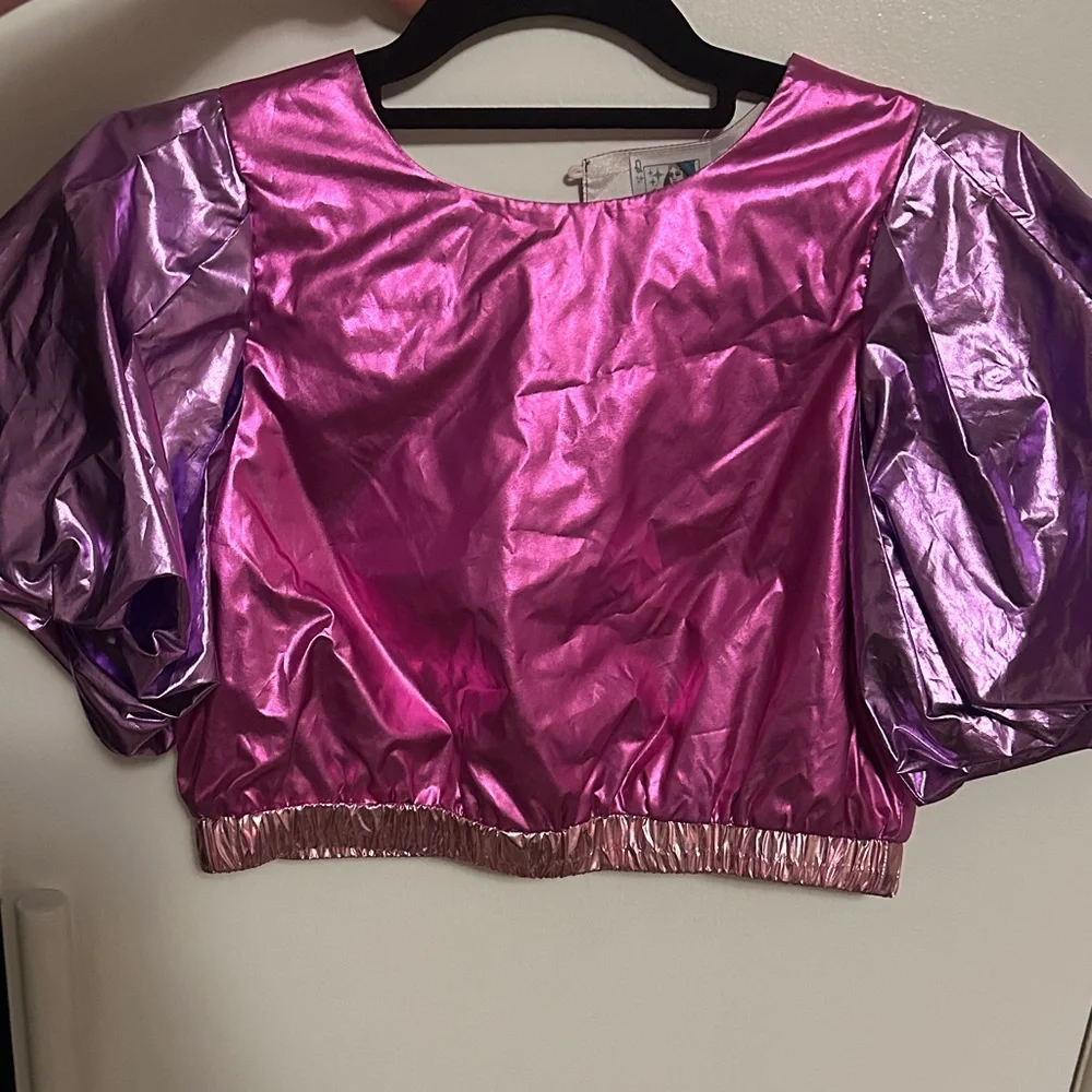 QOS- UEEN OF SPARKLES Shiny Pink and Purple Metallic Crop Top - Picture 3 of 5